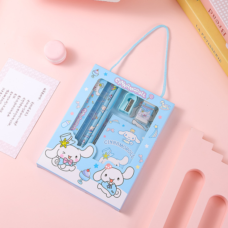 Ideal Stationery & Office Supply - Set di cancelleria Hello Kitty Kuromi,